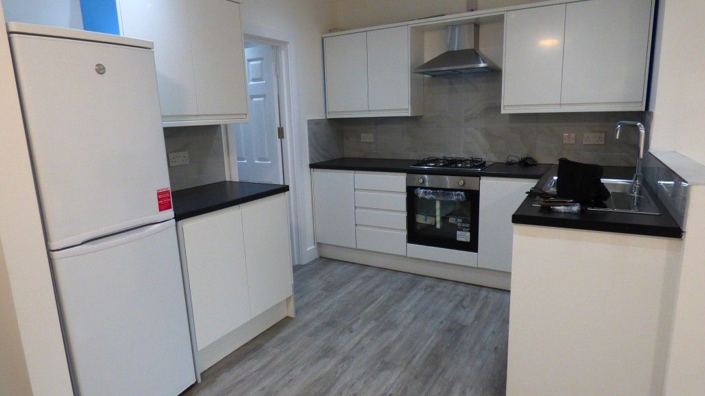 Property photo 1 of 8 Kitchen