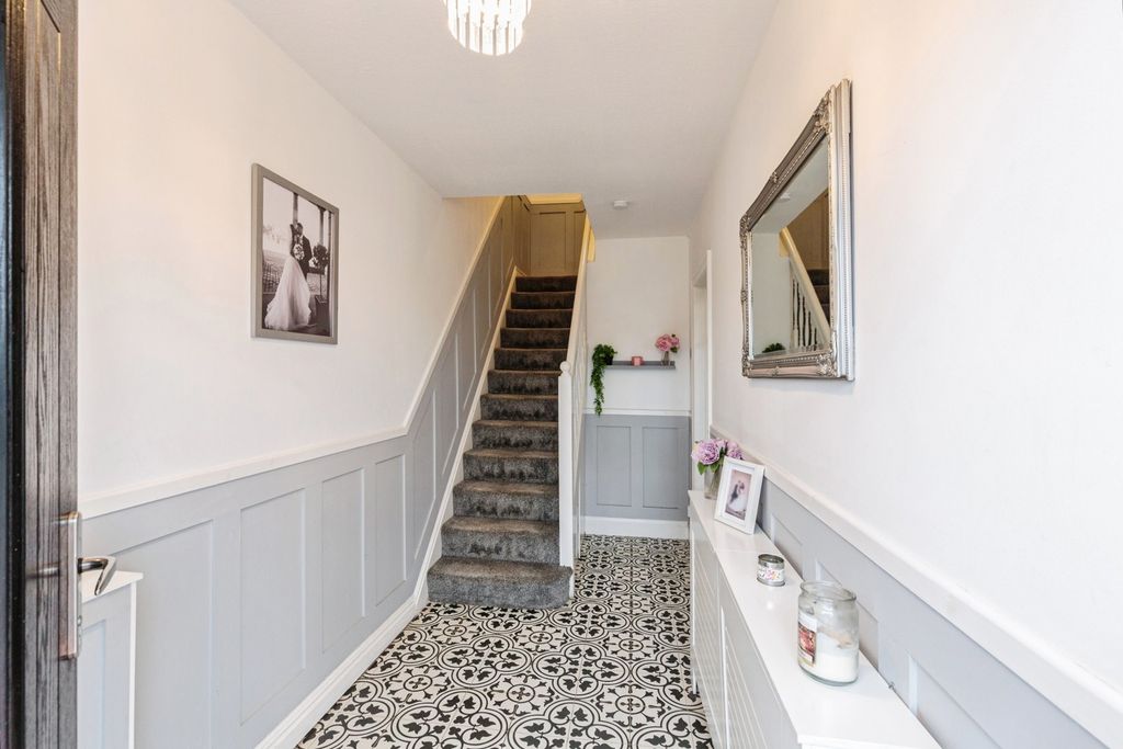 Property photo 2 of 16 Photo