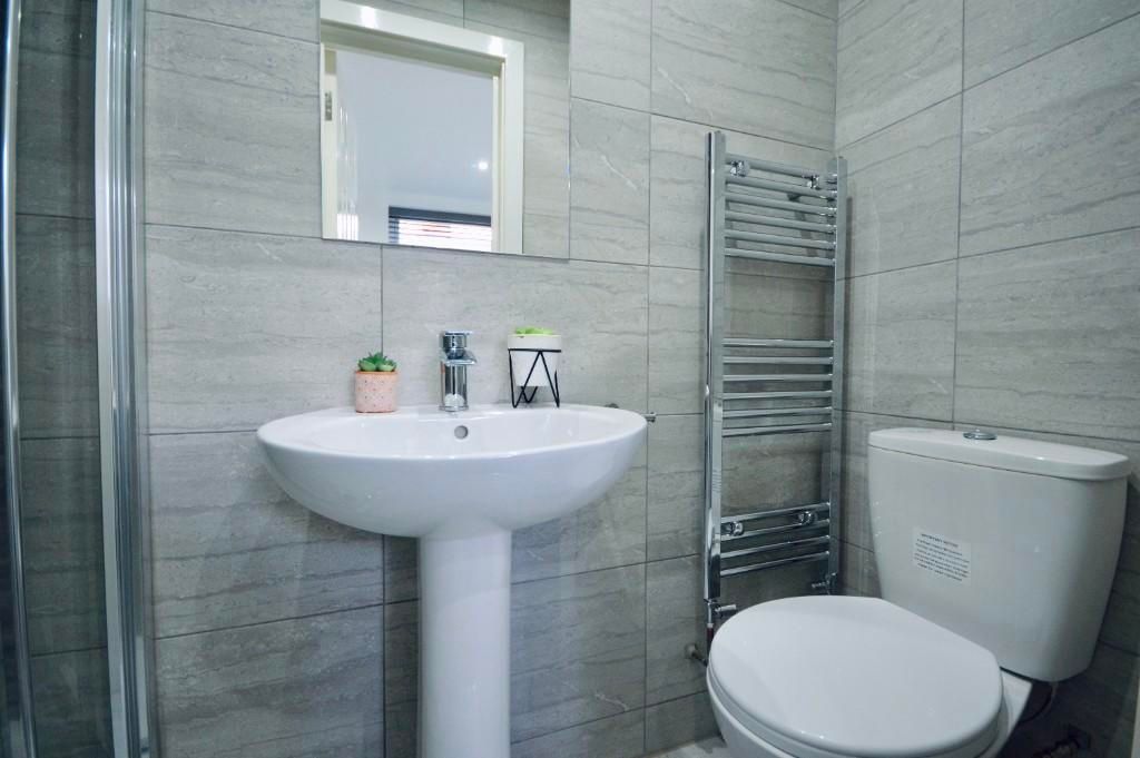 Property photo 2 of 15 A Clean And Well-Maintained Bathroom Featuring A W...