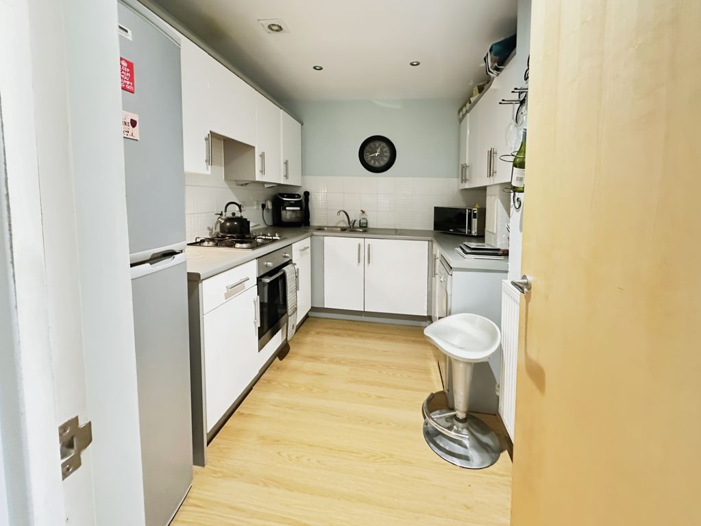 Property photo 3 of 9 Kitchen