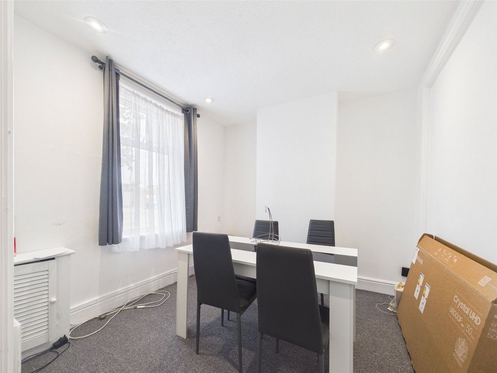 Property photo 2 of 11 Picture No. 16