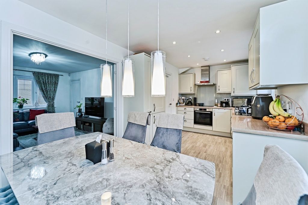 Property photo 3 of 20 Pbox-Img.Jpg