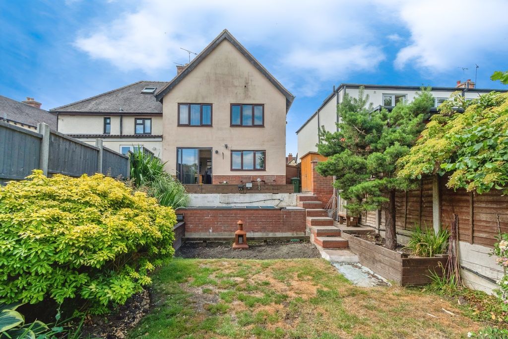 Property photo 2 of 17 Photo