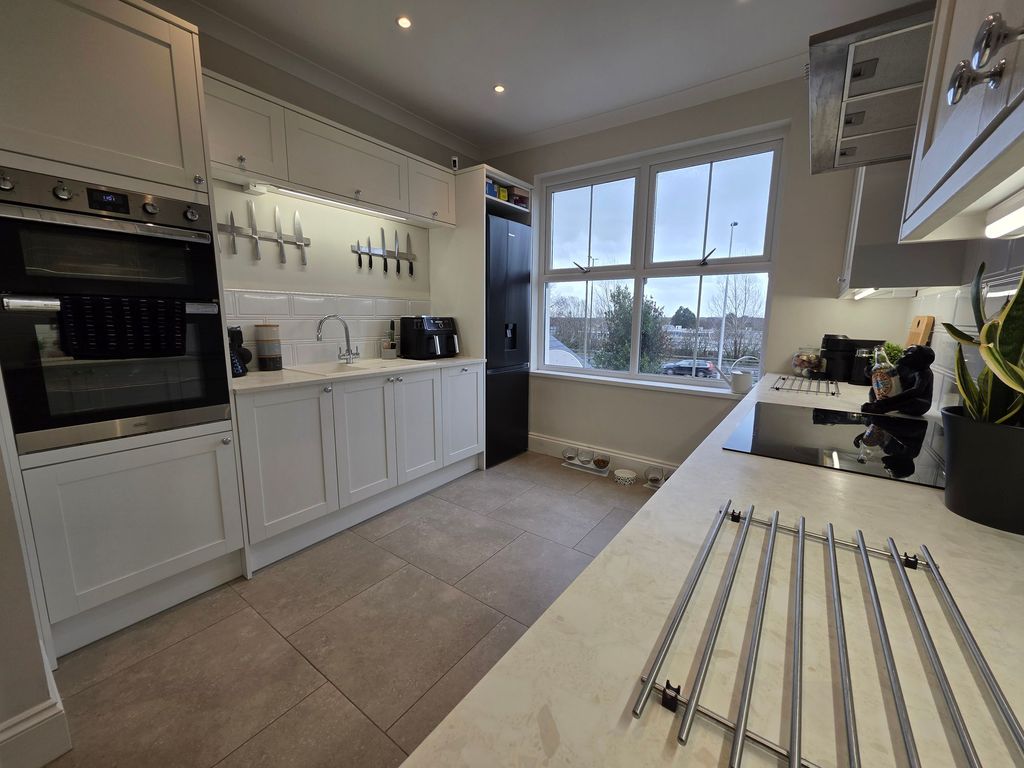 Property photo 3 of 33 Kitchen