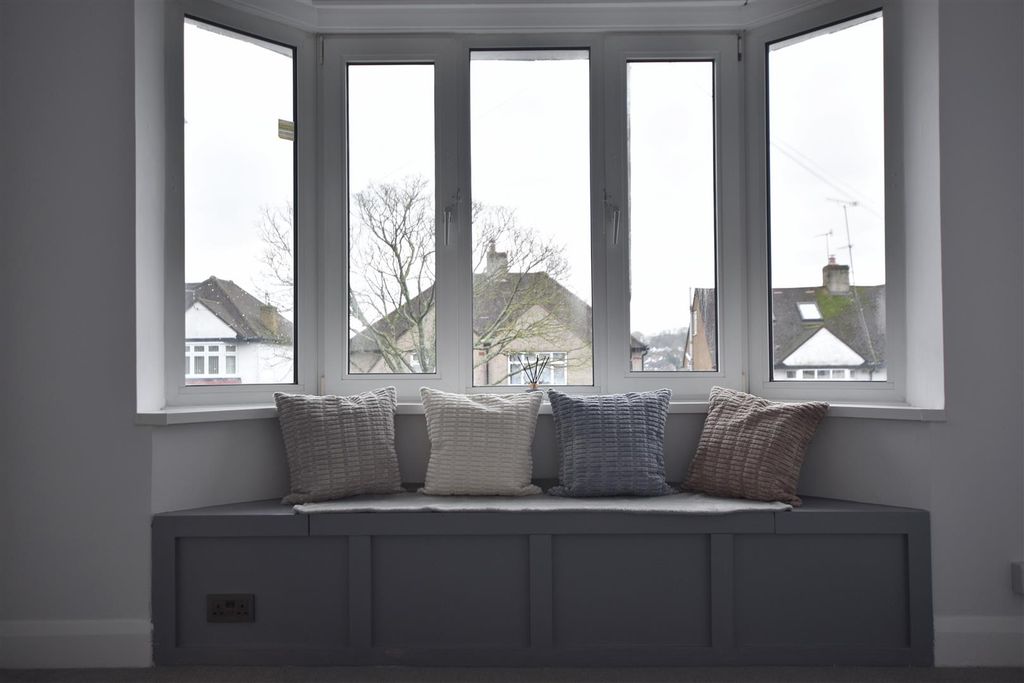 Property photo 3 of 17 Lounge2.Jpg