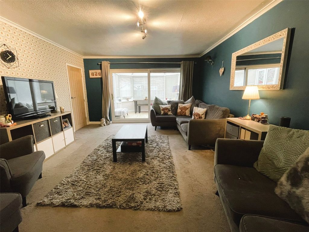 Property photo 2 of 21 Picture No. 17