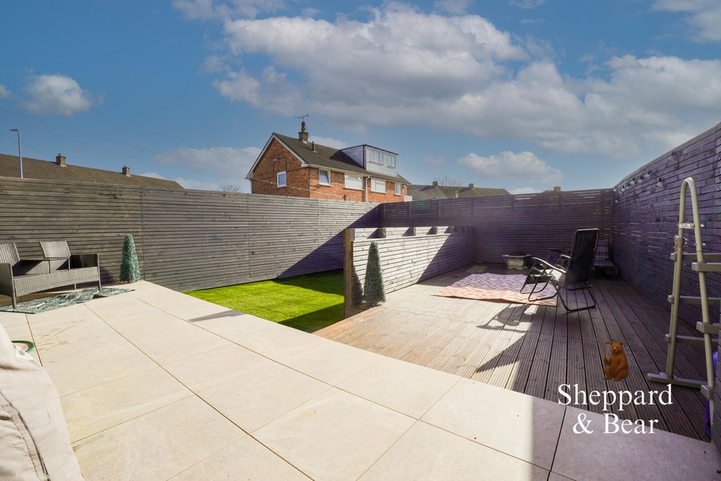 Property photo 1 of 33 Rear Garden