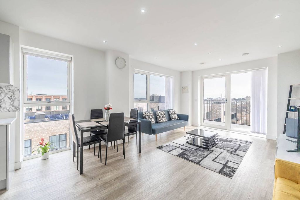 Property photo 2 of 12