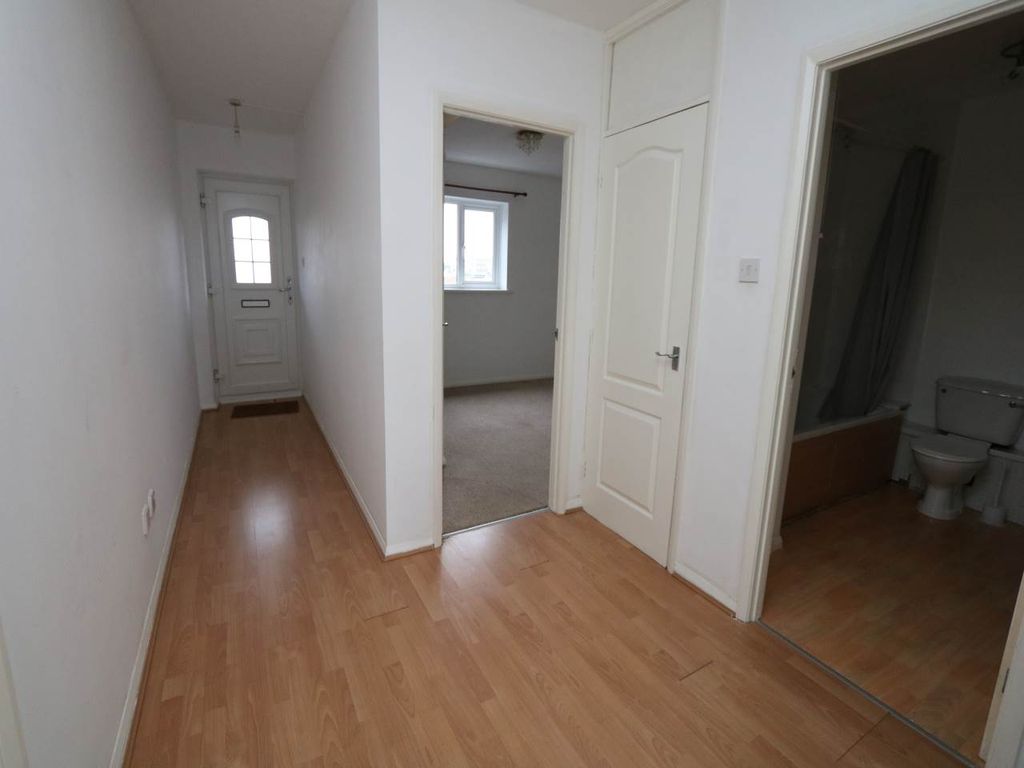 Property photo 3 of 9 Entrance Hallway