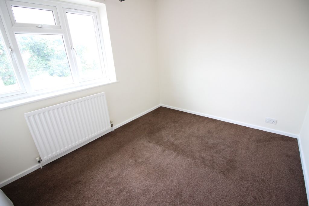 Property photo 2 of 9 82B High Road (3).Jp