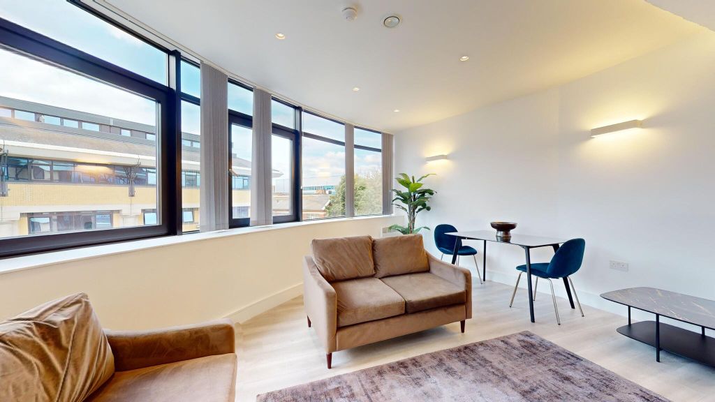 Property photo 1 of 17 Living Room