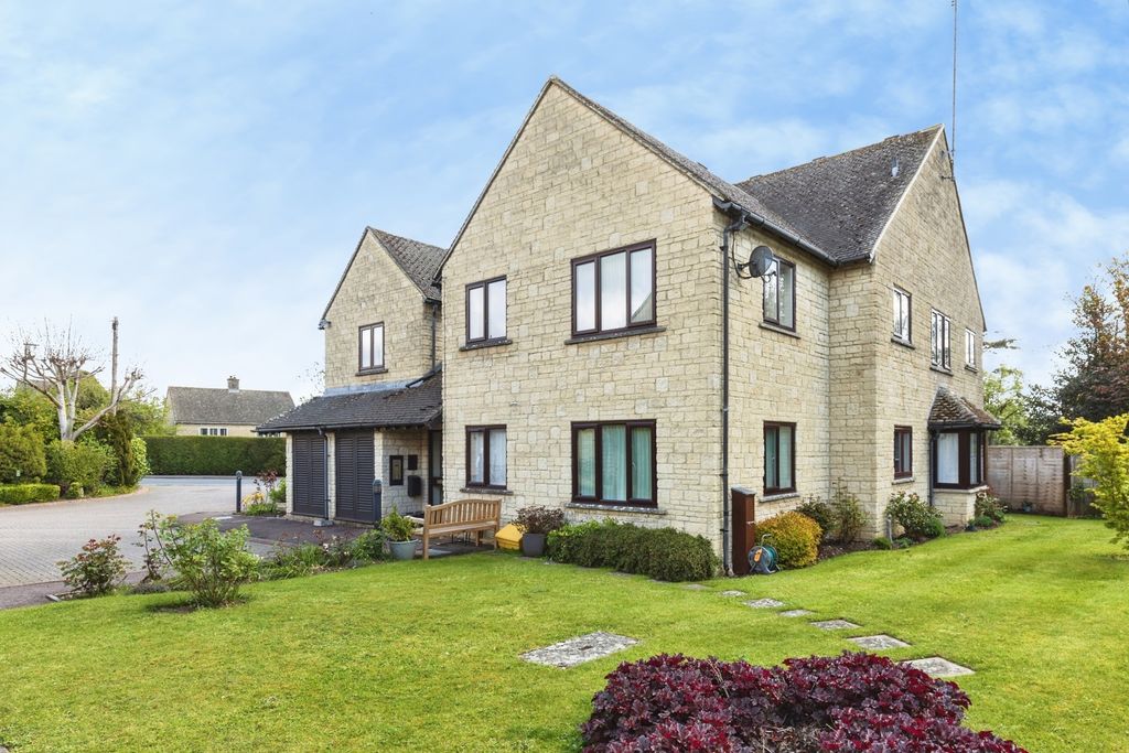 Property photo 1 of 12 General View