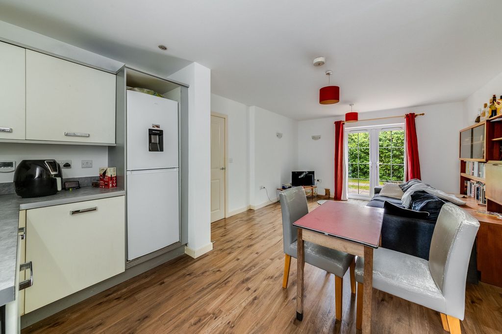 2 bed flat for saleMarsh Lane, Didcot OX11 photo 5