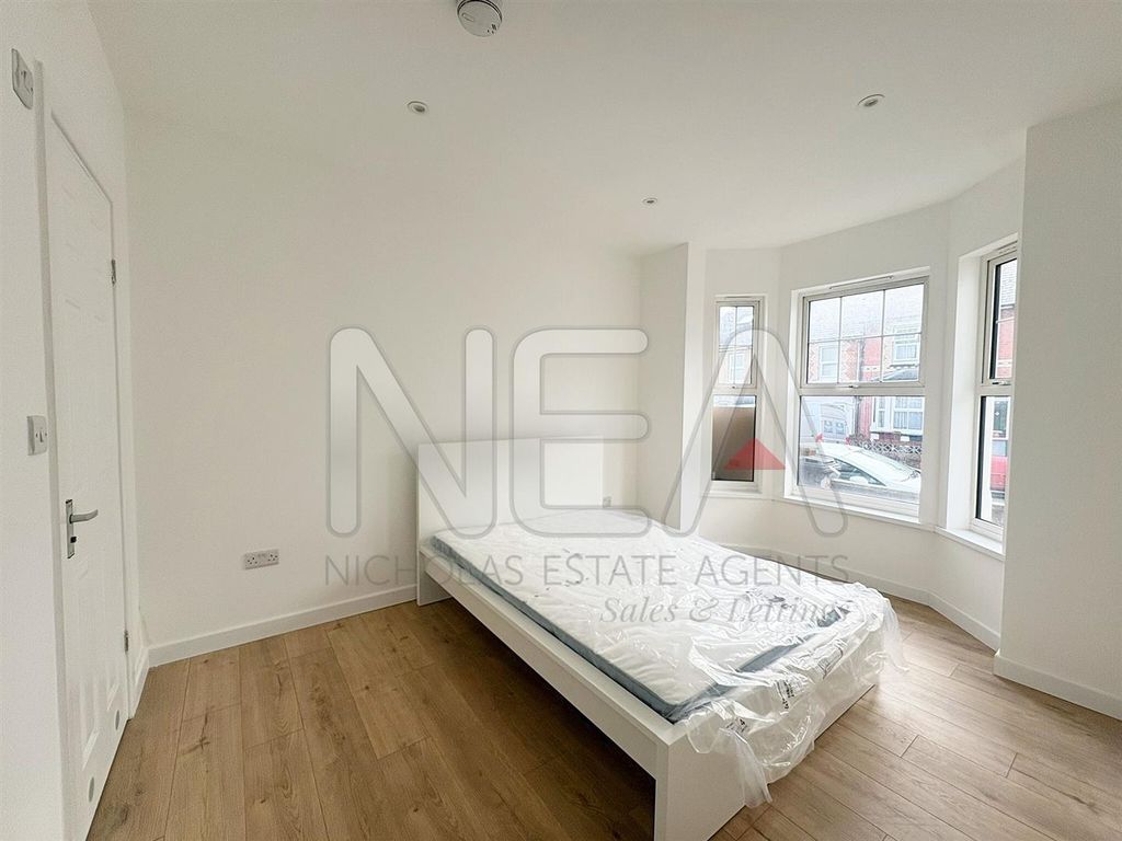 Property photo 2 of 4 Room One