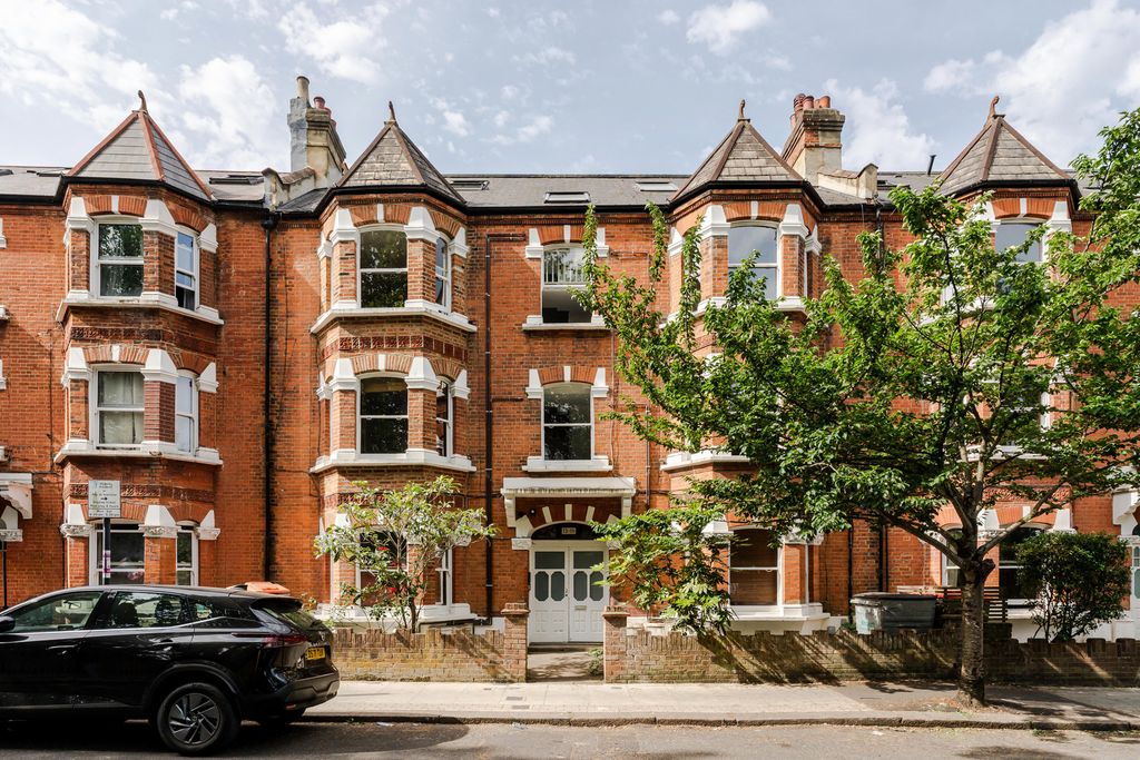 Property photo 2 of 19 348361 - 17 Elmfield Mansions-1.Jpeg