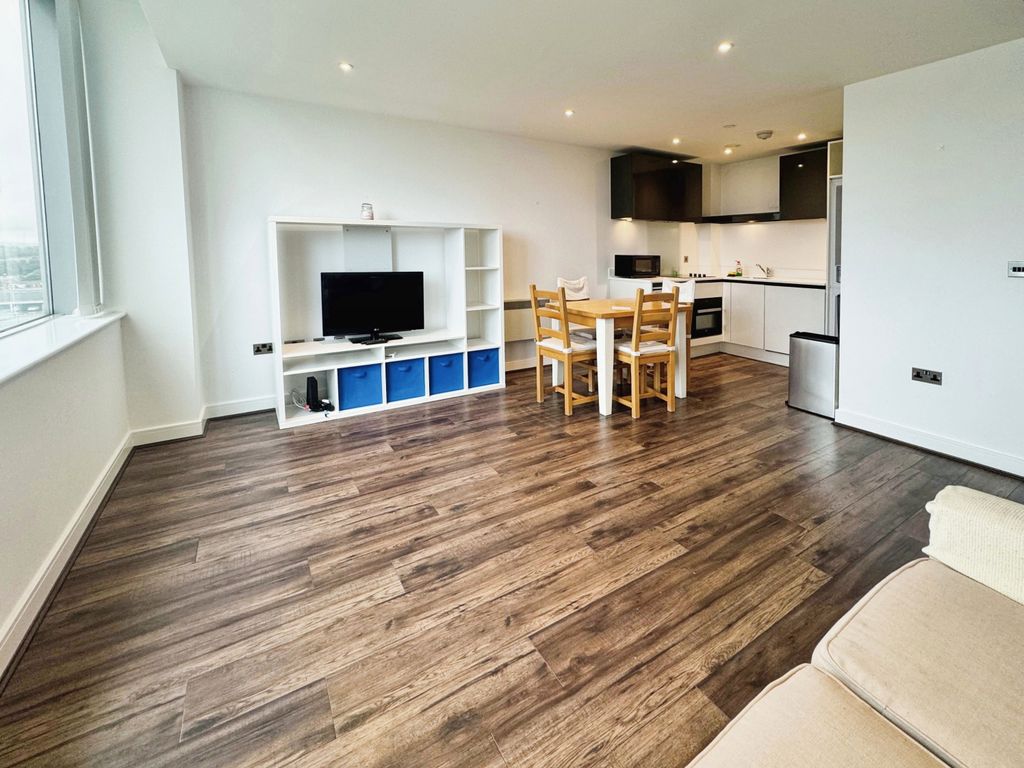 Property photo 3 of 8 Lounge