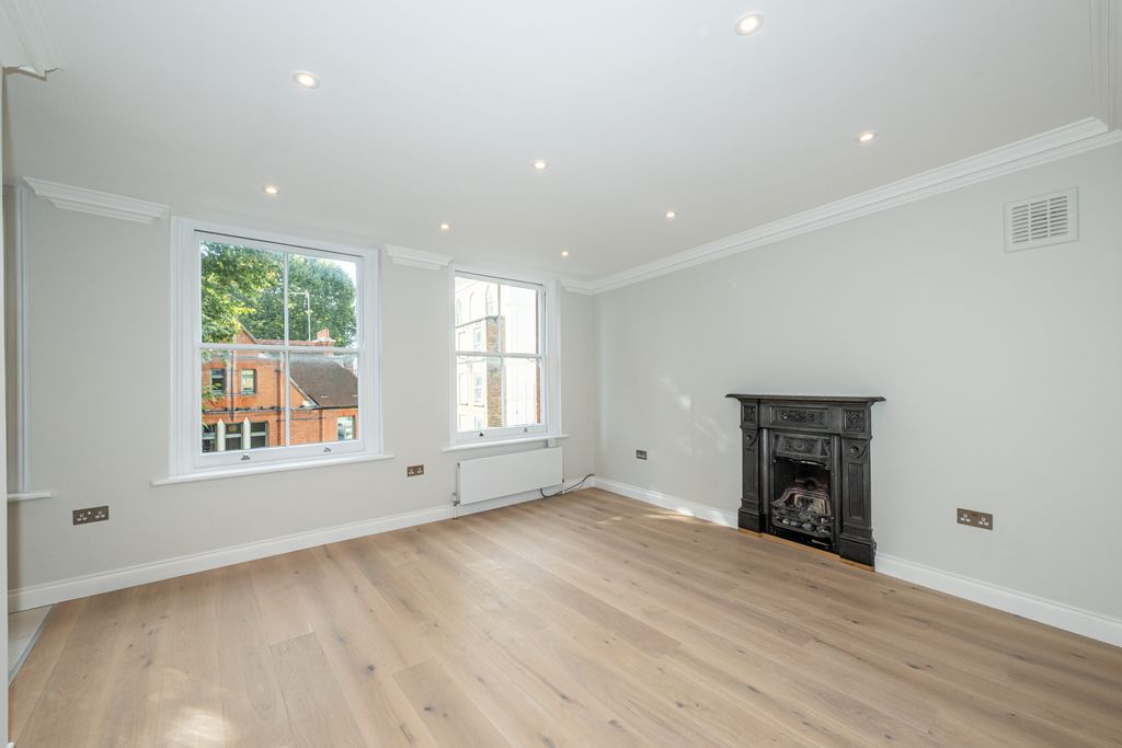 Property photo 2 of 13 Ashburn Place 6@34-001 Lr