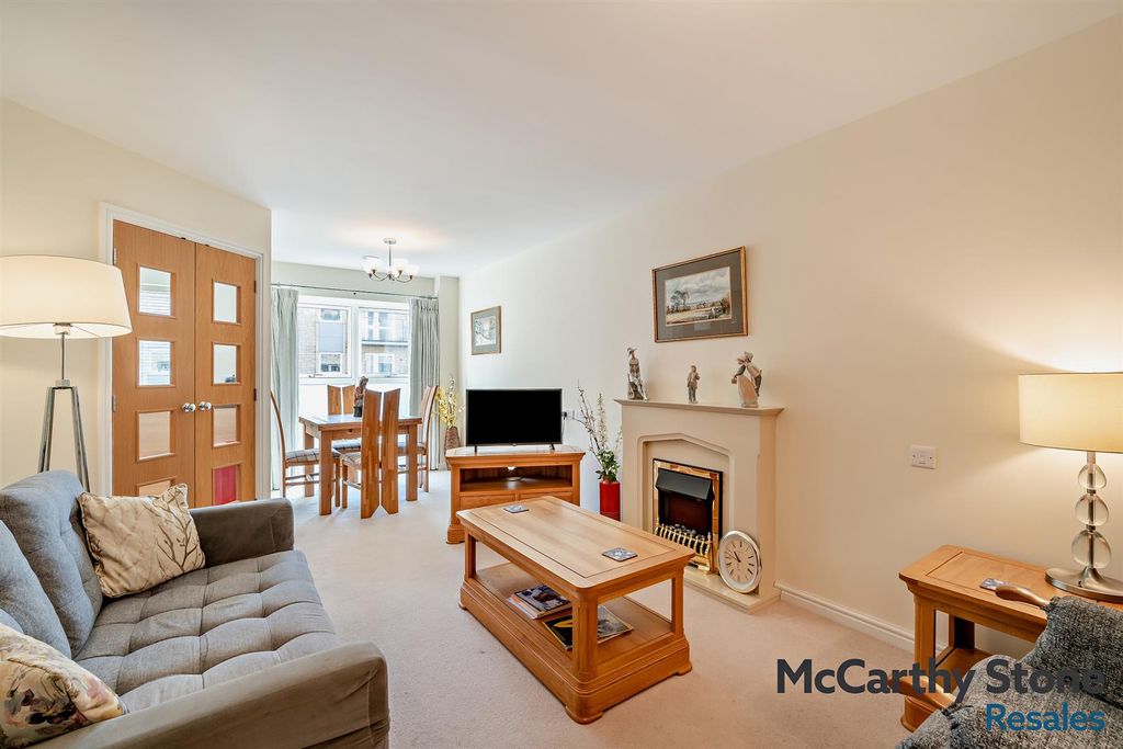 Property photo 2 of 14 Living Room