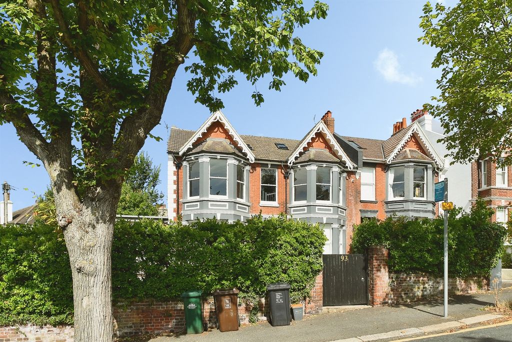Property photo 1 of 24