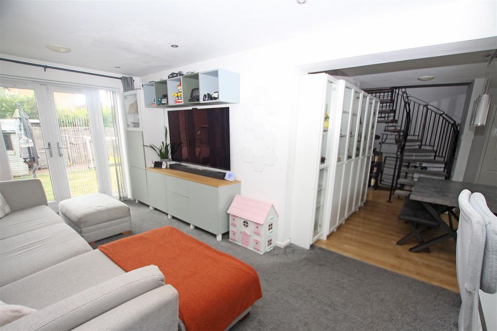 Property photo 2 of 16 Living A.Jpg