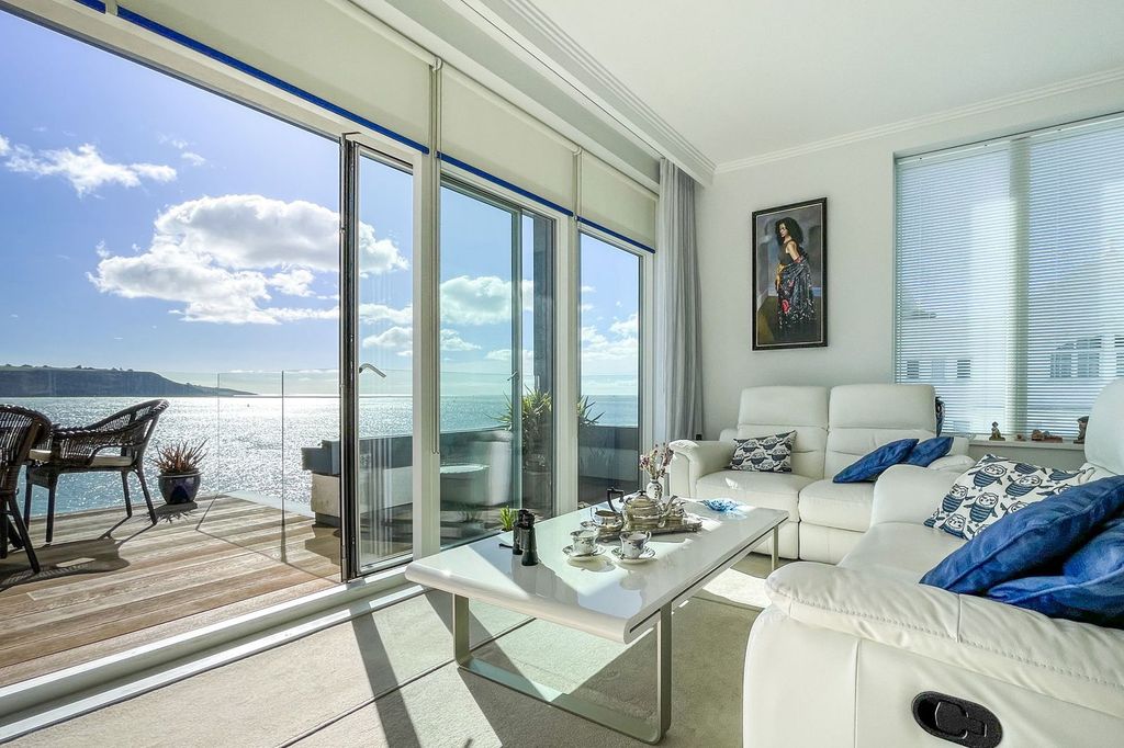 Property photo 2 of 22