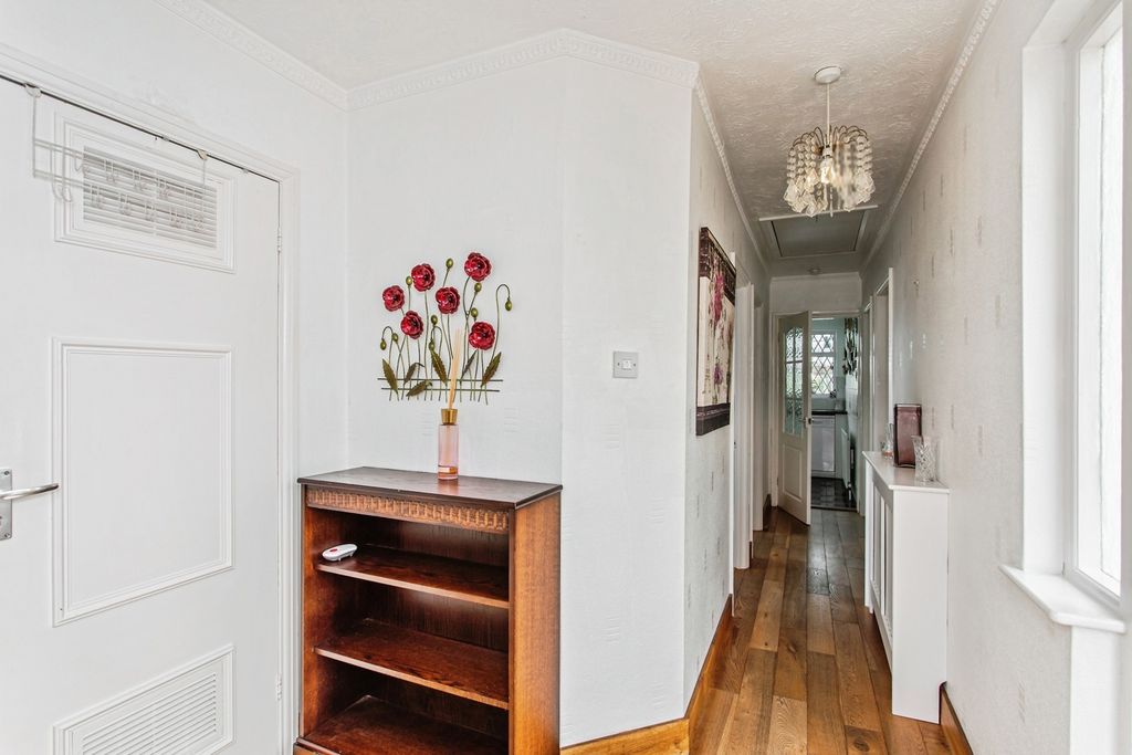 Property photo 2 of 20 Entrance Hall