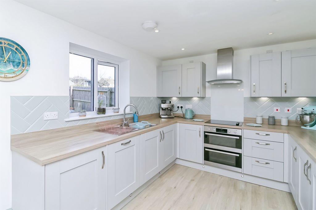 Additional image 5 of 4 bed detached house for saleRailway Road, Rhoose, Barry CF62