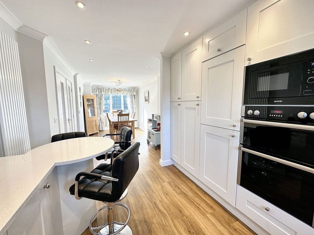 Property photo 2 of 26 Dining Kitchen