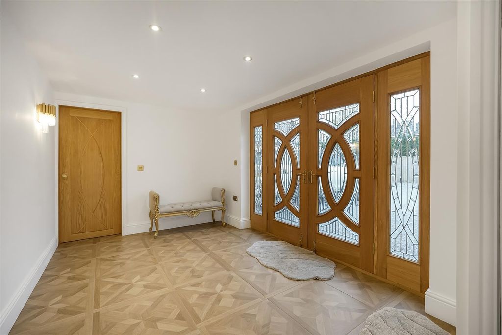 Property photo 3 of 36 Entrance Hallway