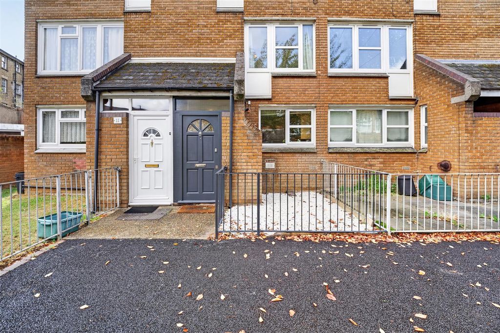 Property photo 2 of 14 For Sale 4 Bedroom House Garden Armour Close N7 Ww