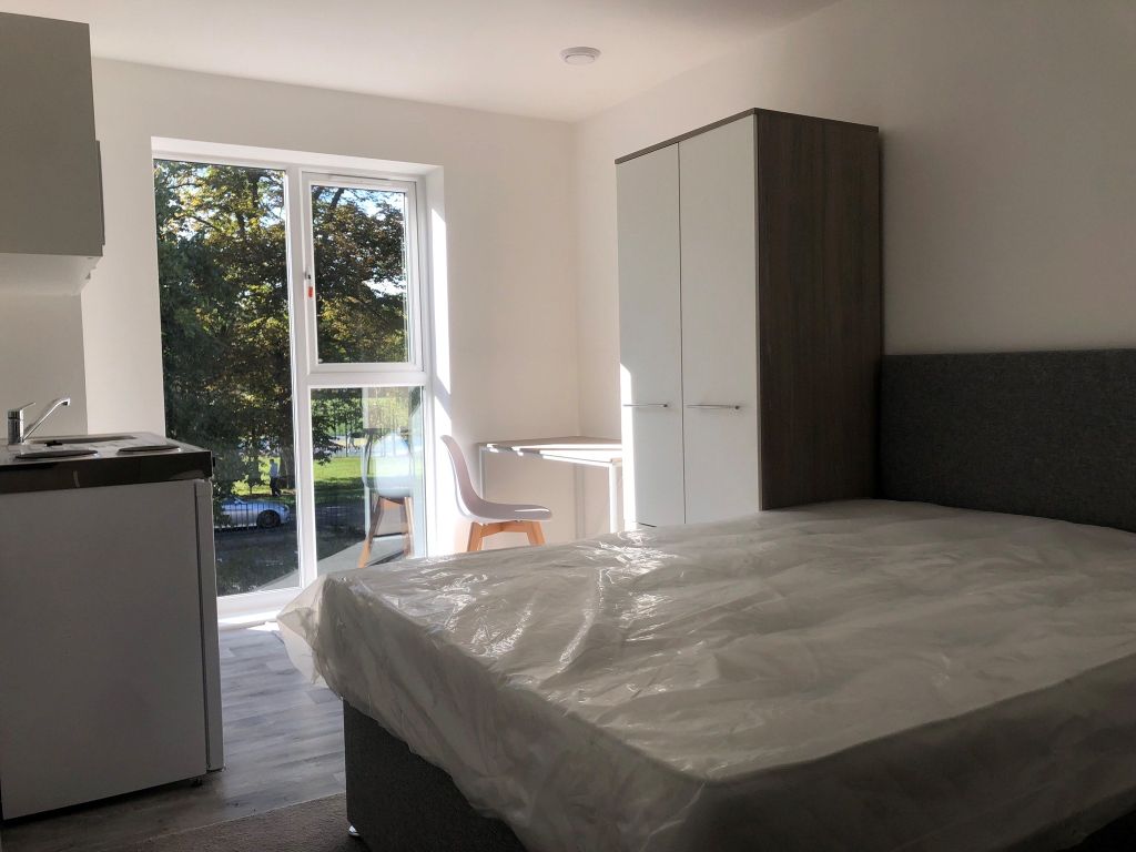 Property photo 1 of 4 Kitchen Bedroom