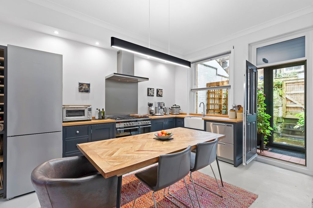 Property photo 2 of 33 Picture No. 09