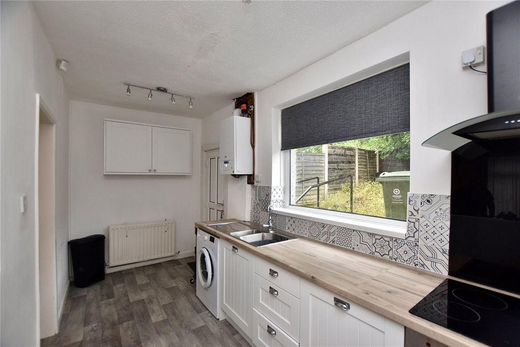 Property photo 3 of 15 Kitchen