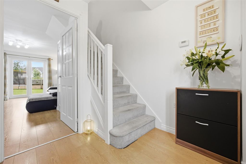 Property photo 3 of 26 11-27_Woodlands_Way_Kirkintilloch_011.Jpg