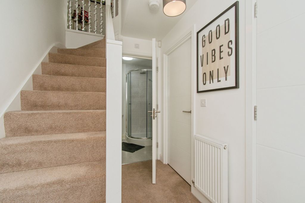 Property photo 2 of 15 Entrance Hall