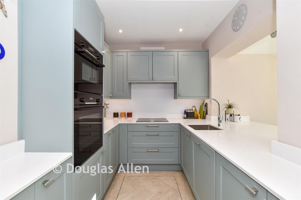 Property photo 2 of 20 Kitchen