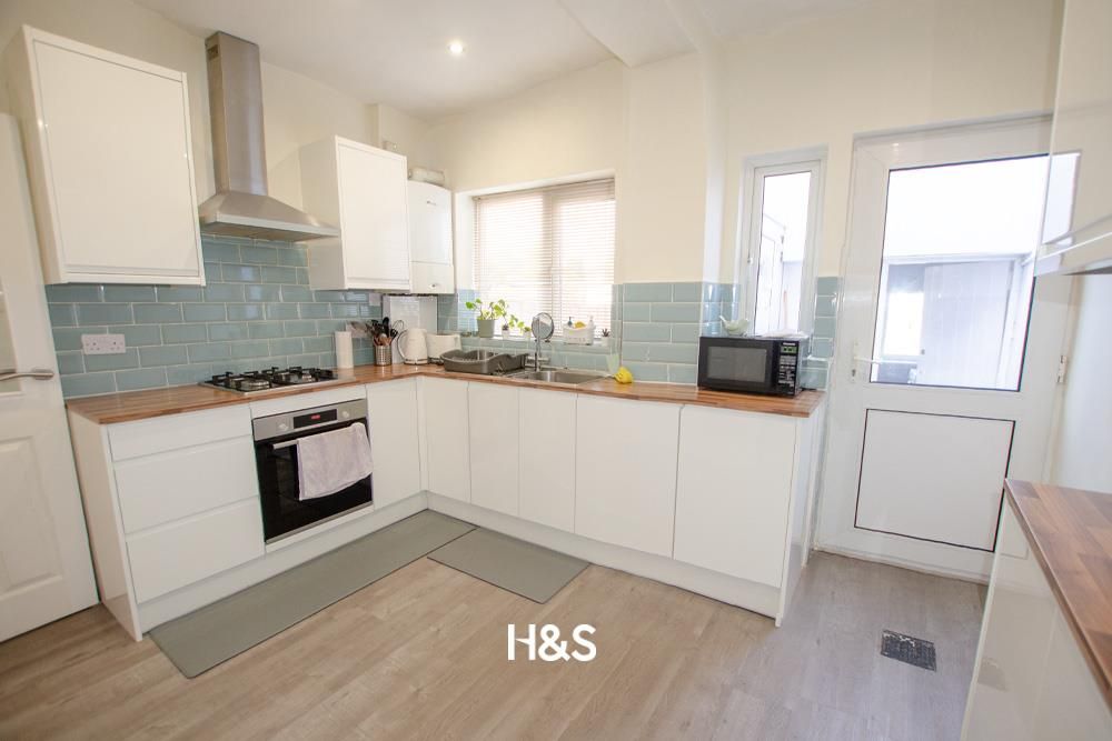 Property photo 3 of 19 28 Wichnor - Kitchen.Jpg