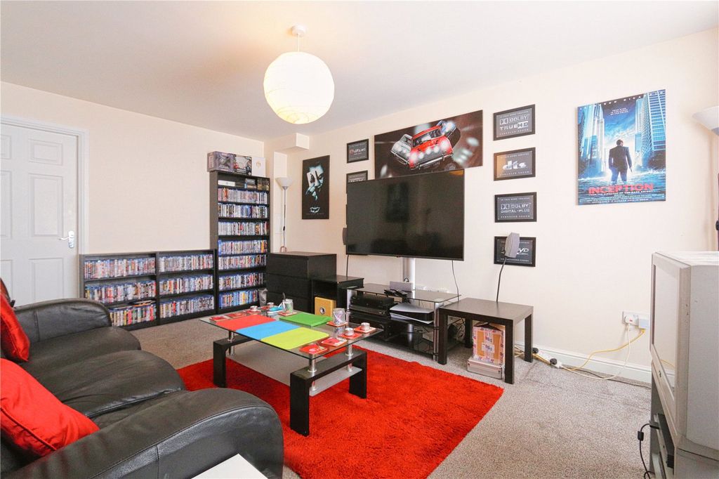 Property photo 2 of 12 Lounge