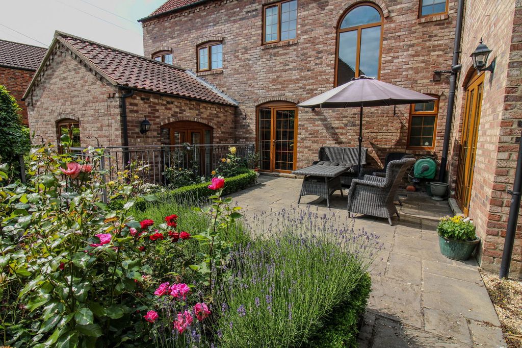 Property photo 3 of 31