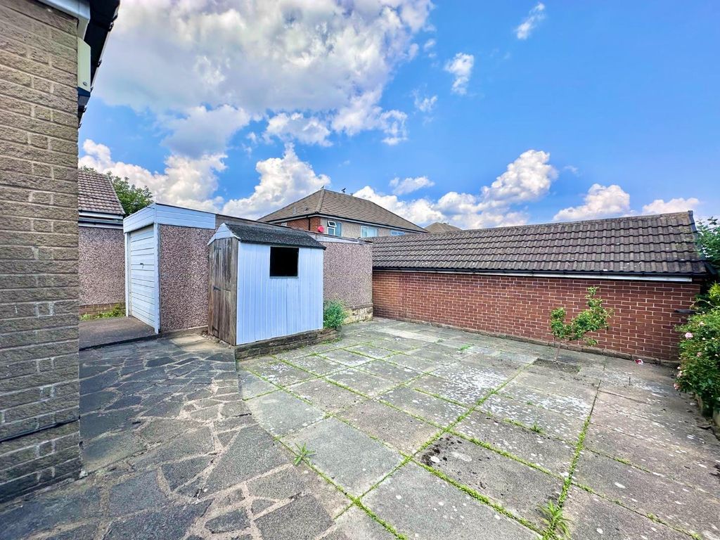 Property photo 2 of 13 Externally
