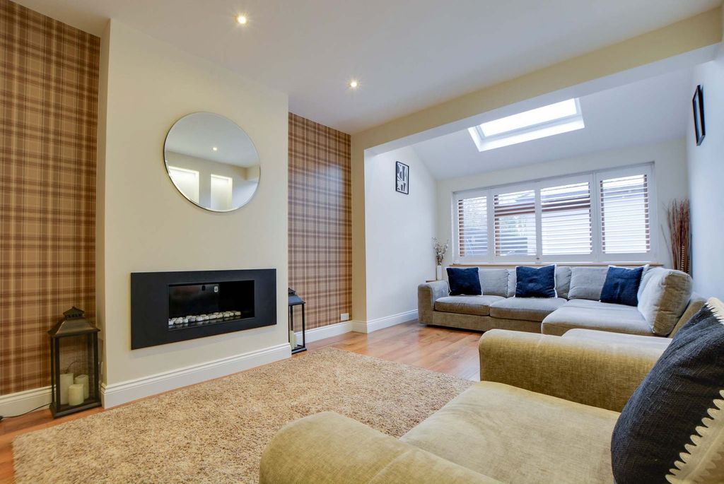 Property photo 2 of 34