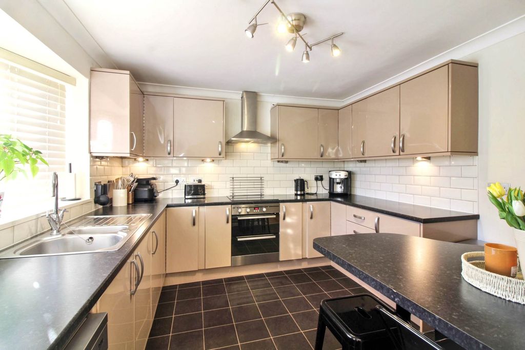 Property photo 3 of 20