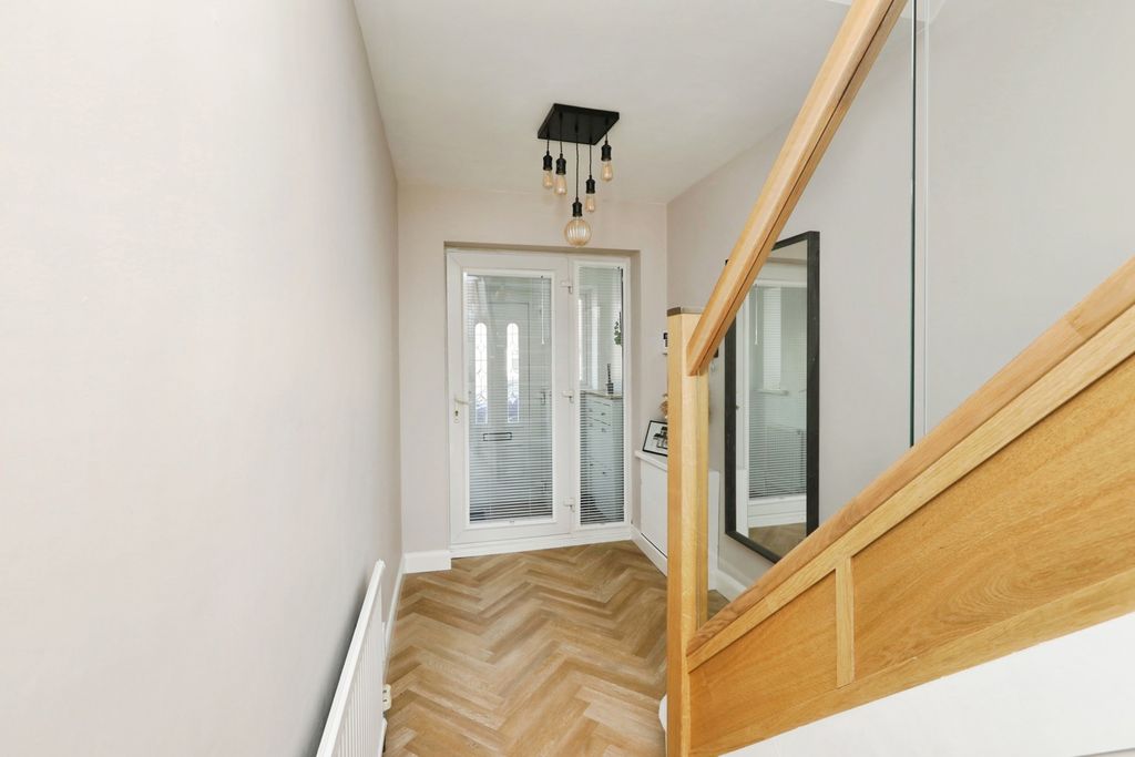 Property photo 3 of 20 Pbox-Img.Jpg