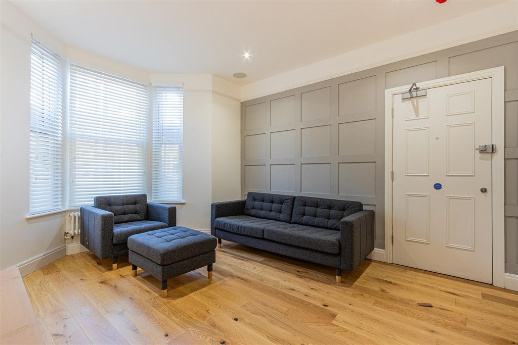 Property photo 2 of 12 Romilly Road 93 C-9.Jpg