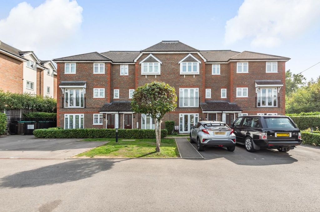 Property photo 2 of 13 Ruxley Lane, Epsom