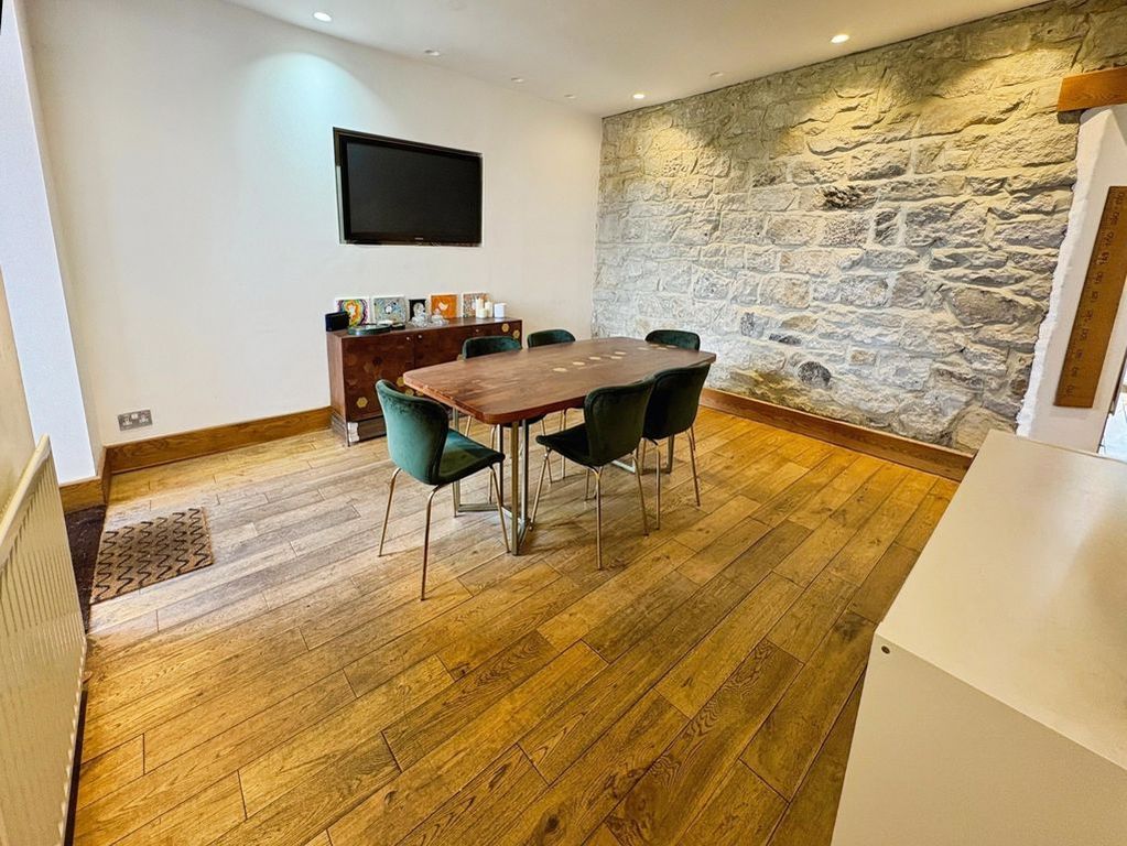 Property photo 3 of 17 Photo 15