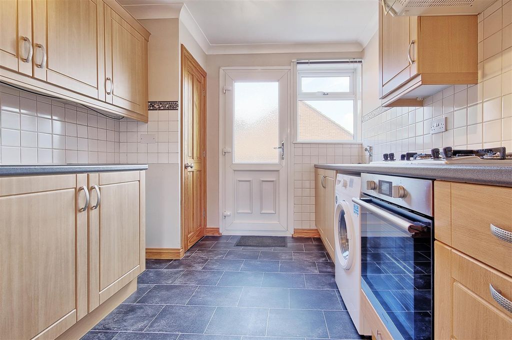 Property photo 2 of 10 Kitchen.Jpg