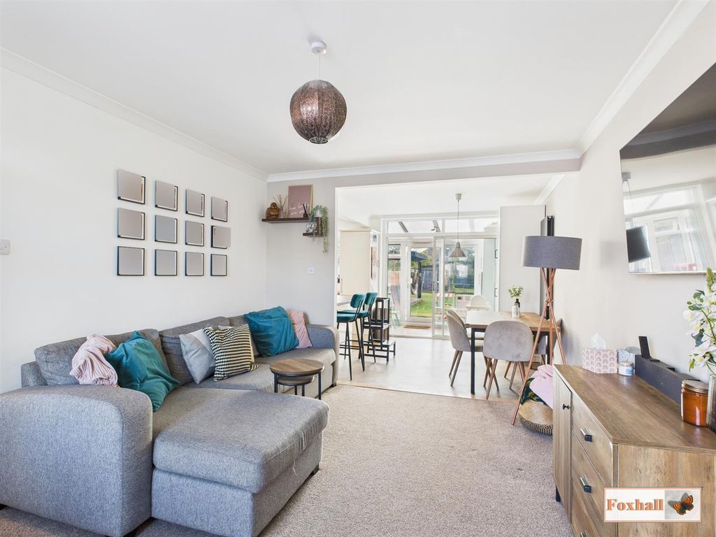 Property photo 3 of 23 Lounge