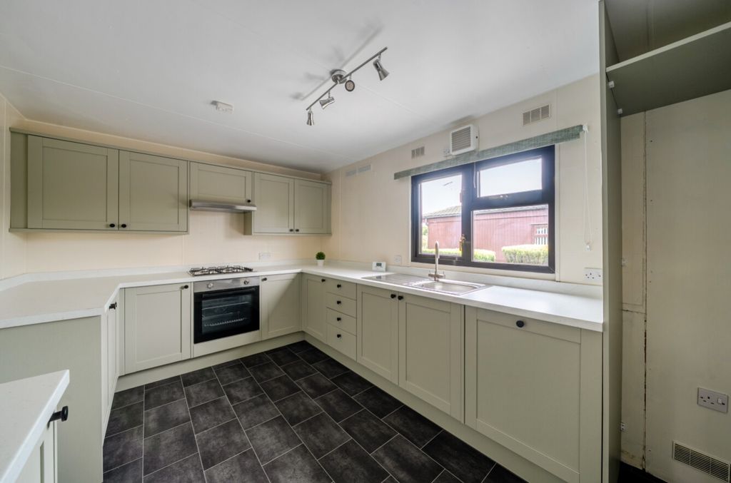 Property photo 3 of 14 14-6A6B5A6E82269-1500649-19Fb34A7Aee55-7-14 (3)