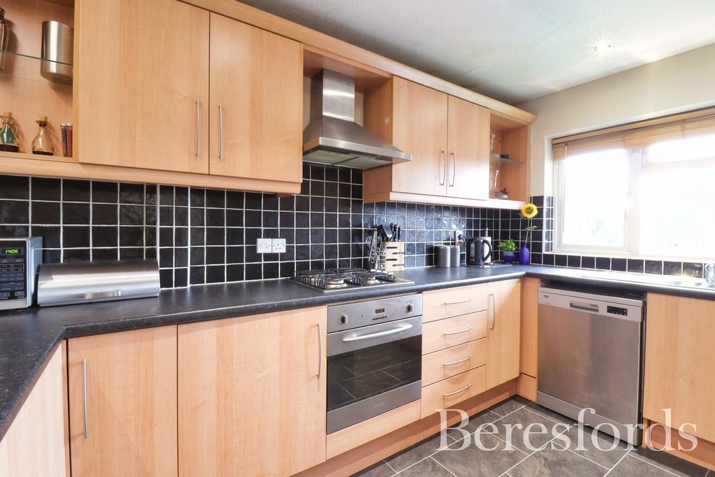 Property photo 2 of 6 Kitchen